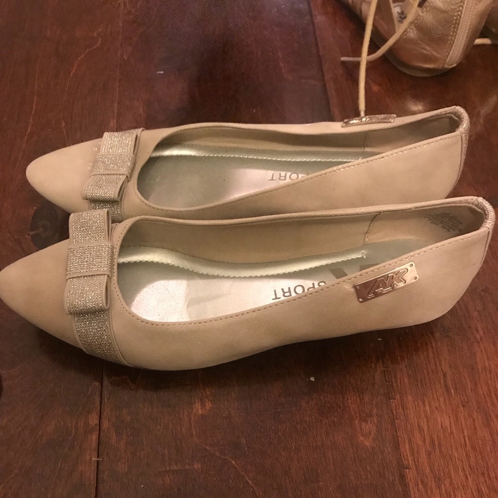 Anne Klein size 6 flats
